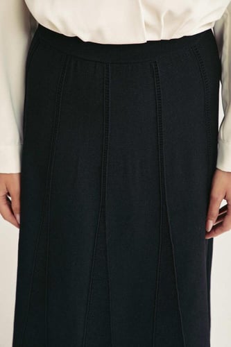 تنورة بخصر مطاطي