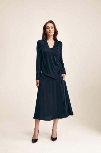 بلوزة لف برباط جانبي