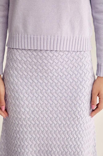 كنزة بتفاصيل لامعة