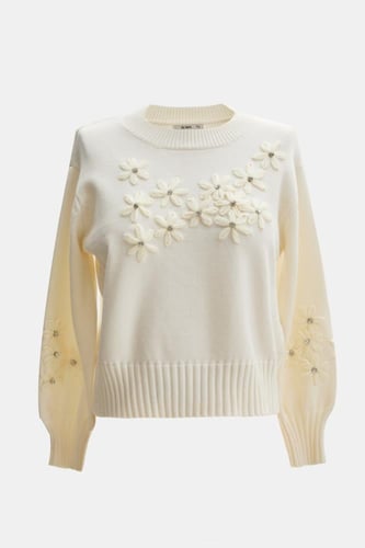 كنزة بورود بتفاصيل براقة