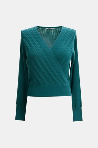 بلوزة محبوكة لامعة بياقة لف