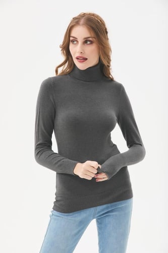 بلوزة بيسك بياقة عالية