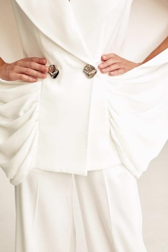 جاكيت كاب بأزرار لامعة