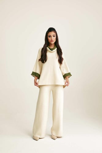 بنطلون سادة بأرجل واسعة