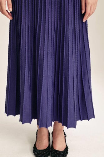 تنورة محبوكة بخصر مطاطي