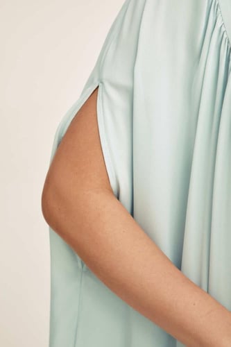 فستان كيب بياقة مزينة بالكريستال