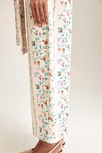 بنطلون مورد بأرجل واسعة