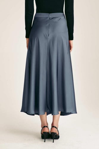 تنورة بقصة كلوش