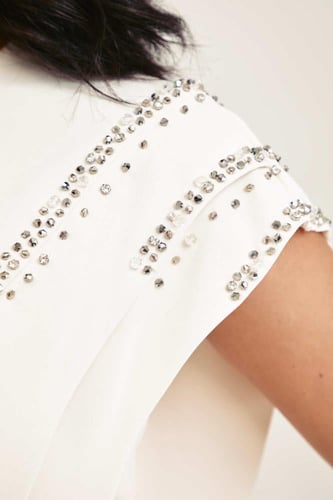 بلوزة مزينة بالخرز والكريستال