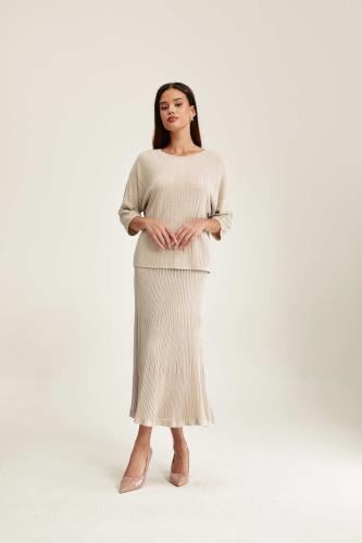 تنورة محبوكة لامعة بخصر مطاطي