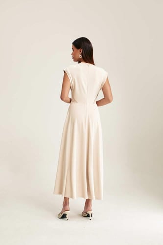 فستان بأكمام قصيرة