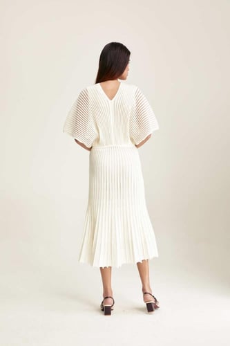 فستان بأكمام قصيرة شفافة