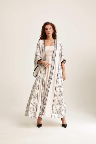 فستان بحمالات وتفاصيل مزمومة