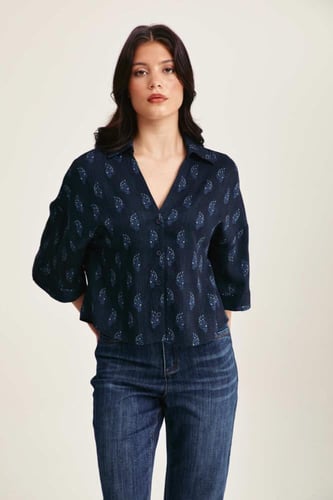 قميص مطبع بقصة واسعة