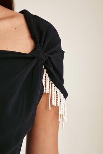 فستان درابية بأكمام مزينة باللؤلؤ