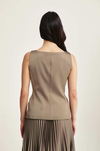 جاكيت بلا أكمام بأزرار للإغلاق