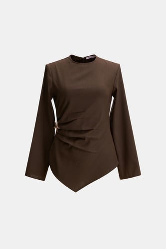 بلوزة درابية مزينة ببروش