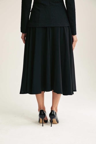 تنورة ميدي بقصة كلوش