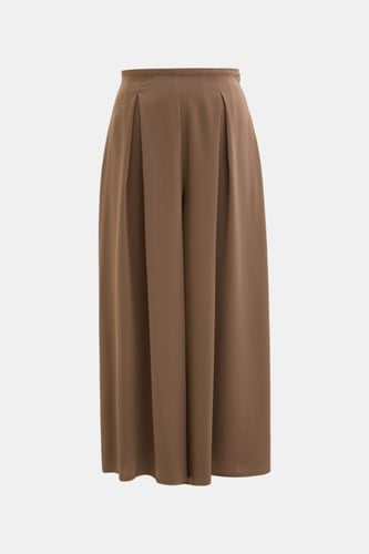 بنطلون ميدي بأرجل واسعة