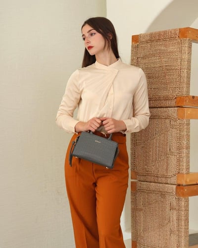 شنطة نسائية إمزوري جلد بلون رمادي