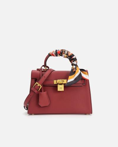 شنطة نسائية الفي اند كو بتصميم عصري بلون عودي