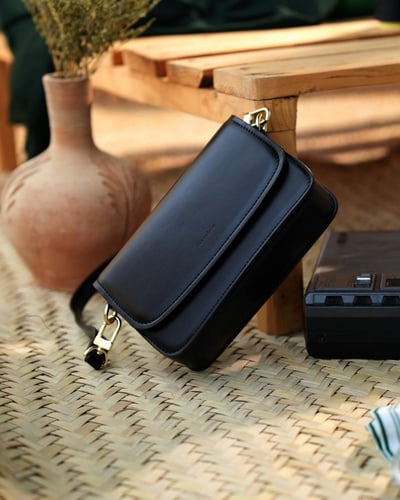 ‎ شنطة نسائية الفي اند كو باللون الأسود