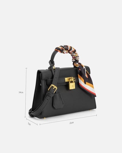 شنطة نسائية الفي اند كو بتصميم عصري بلون أسود