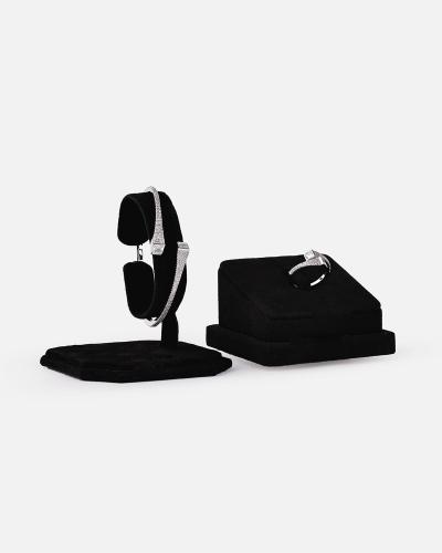 ‎ طقم نسائي كلاسيك بلون فضي