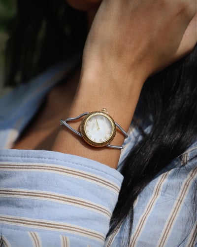 هدية نسائية فينشي مميزة بلون فضي وذهبي