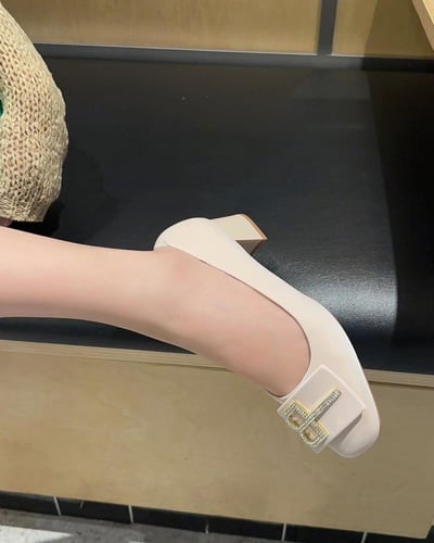 ‎ حذاء نسائي بكعب كلاسيك بلون بيج
