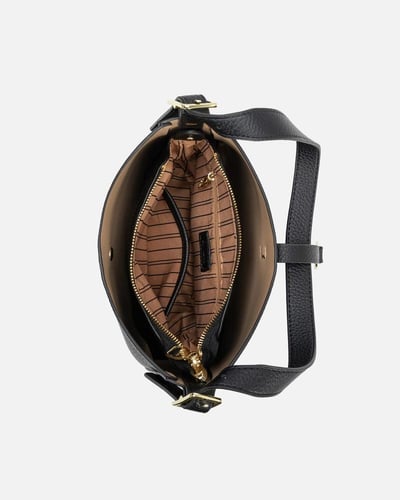 شنطة نسائية الفي اند كو باللون الأسود