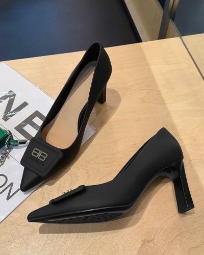 ‎ حذاء نسائي بكعب كلاسيك بلون أسود