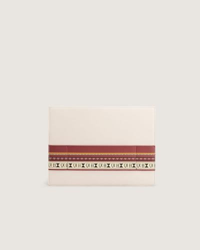 شنط باوتش آن بروح الثراث بلون أبيض