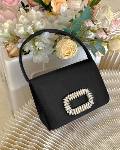 شنطة نسائية من الجلد بلون أسود