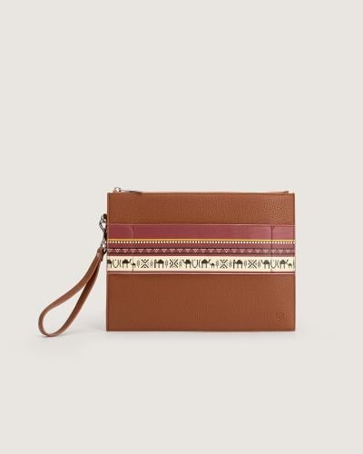 شنط باوتش آن تعبر عن هويتك بلون بني