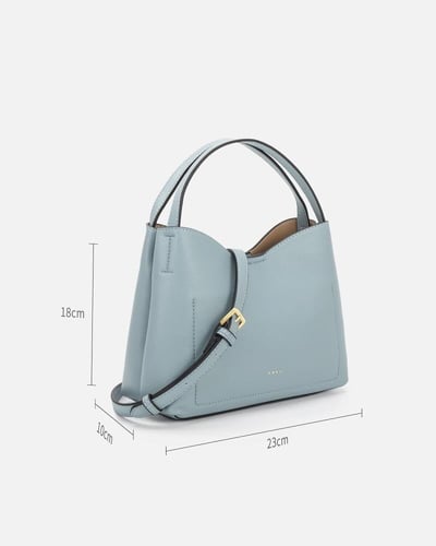 شنطة نسائية من الجلد بتصميم مميز بلون أزرق