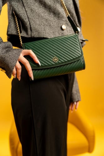 شنطة نسائية زايروس باللون الأخضر