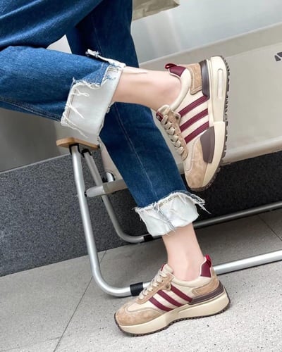  حذاء نسائي عملي باللون البني