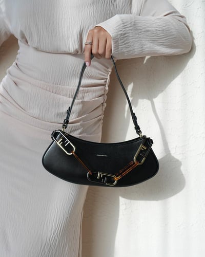 ‎ شنطة نسائية الفي اند كو باللون الأسود