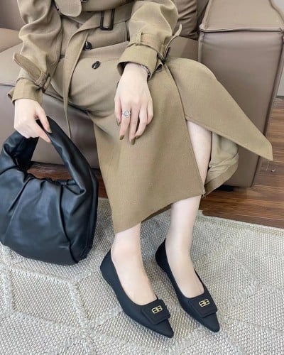  حذاء نسائي أنيق باللون الأسود