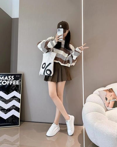 ‎ حذاء نسائي عملي باللون الأبيض