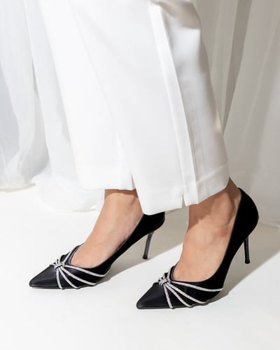 ‎ حذاء نسائي بكعب عالي باللون الأسود