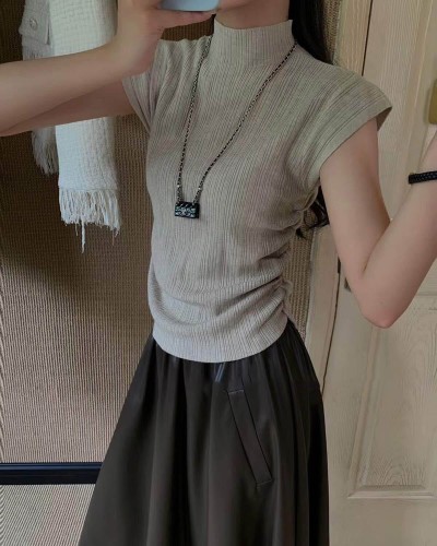 ‎ بلوزة نسائية الفي اند كو بتصميم عصري بلون بيج