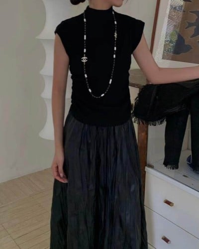 ‎ بلوزة نسائية الفي اند كو بتصميم عصري بلون أسود