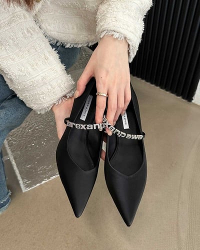 ‎ حذاء نسائي بكعب عالي باللون الأسود