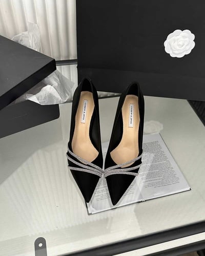 ‎ حذاء نسائي بكعب عالي باللون الأسود