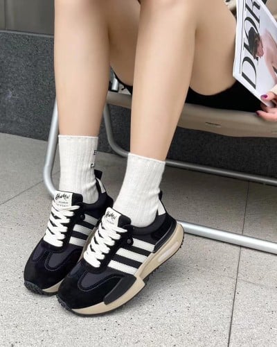 ‎ حذاء نسائي عملي باللون الأسود