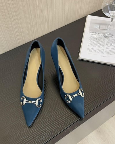 ‎ حذاء نسائي بكعب أنيق بلون أزرق