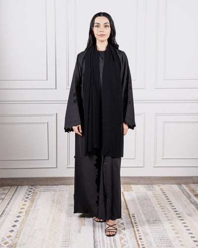 ‎ عباية نسائية زايروس امارتي بلون أسود