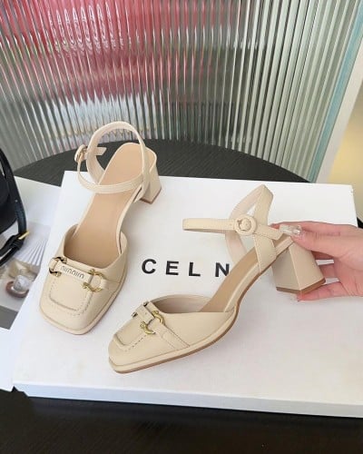 ‎ حذاء نسائي بكعب أنيق بلون بيج